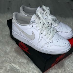 Jordan 1 Low OG neutral grey 2021 (7.5 womens)